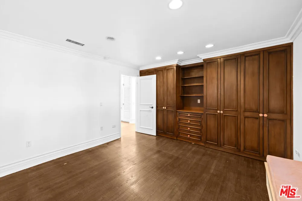 716 Beverly Drive Beverly Hills, CA 90210