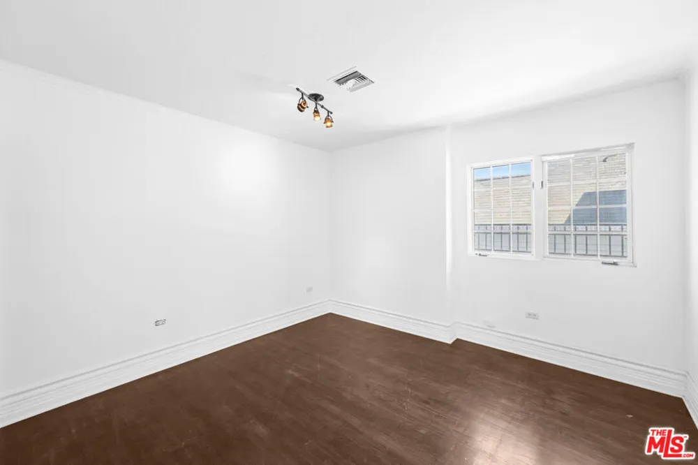 716 Beverly Drive Beverly Hills, CA 90210