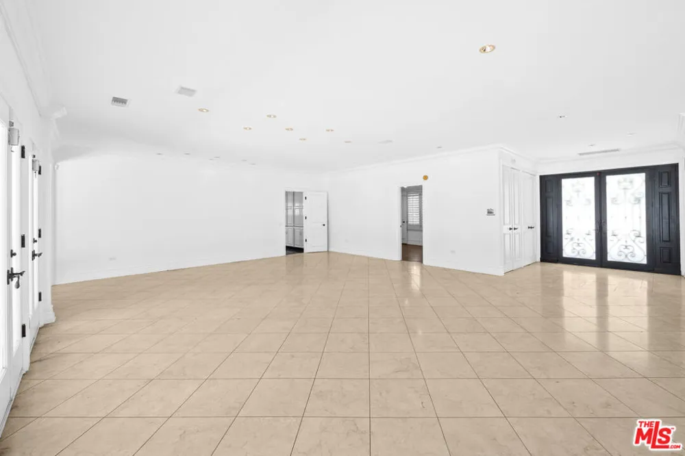 716 Beverly Drive Beverly Hills, CA 90210