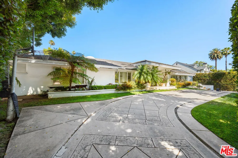 716 Beverly Drive Beverly Hills, CA 90210