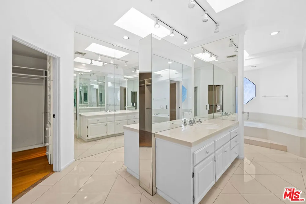 716 Beverly Drive Beverly Hills, CA 90210