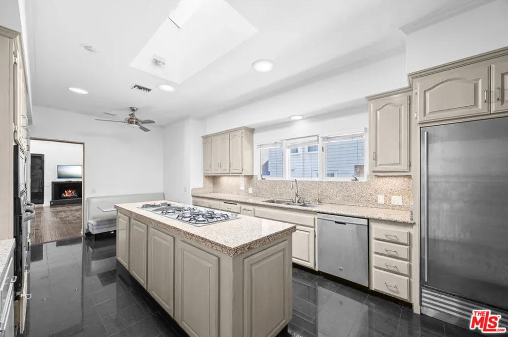 716 Beverly Drive Beverly Hills, CA 90210