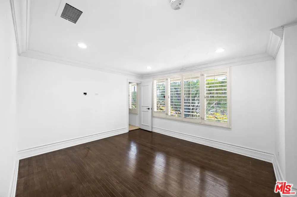 716 Beverly Drive Beverly Hills, CA 90210