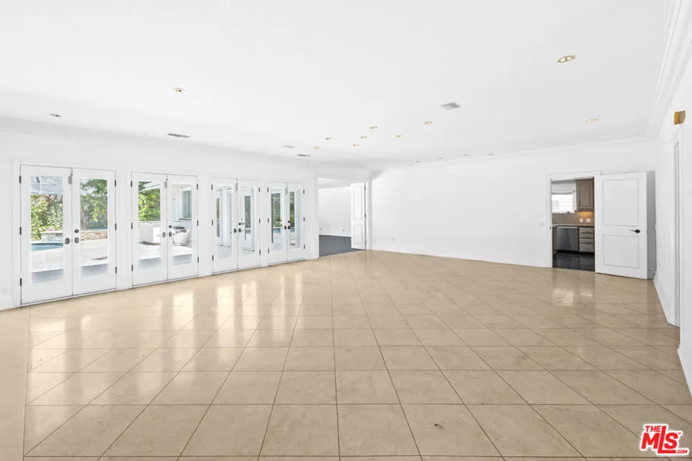 716 Beverly Drive Beverly Hills, CA 90210