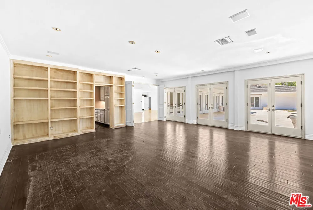 716 Beverly Drive Beverly Hills, CA 90210