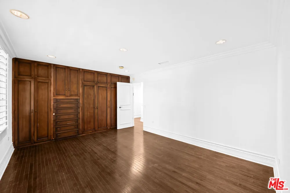 716 Beverly Drive Beverly Hills, CA 90210