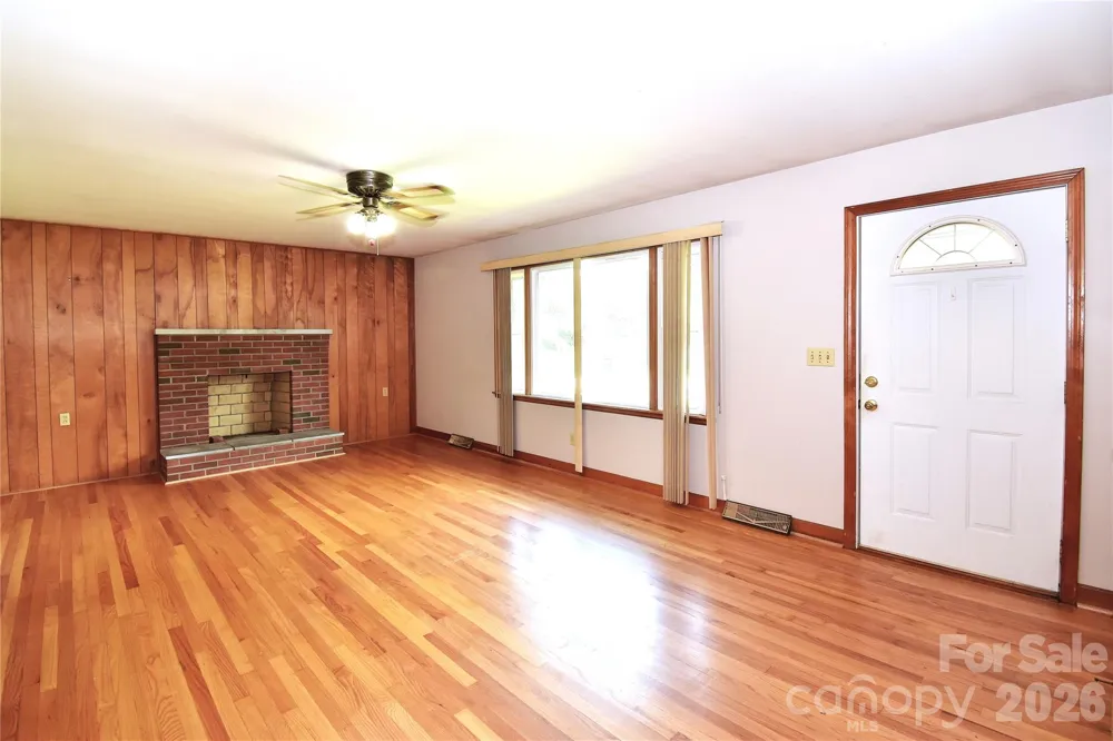 605 S Buena Vista Drive Hendersonville, NC 28792