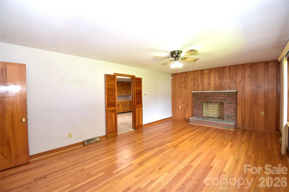 605 S Buena Vista Drive Hendersonville, NC 28792