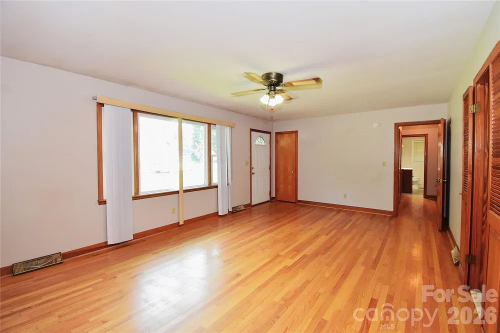 605 S Buena Vista Drive Hendersonville, NC 28792
