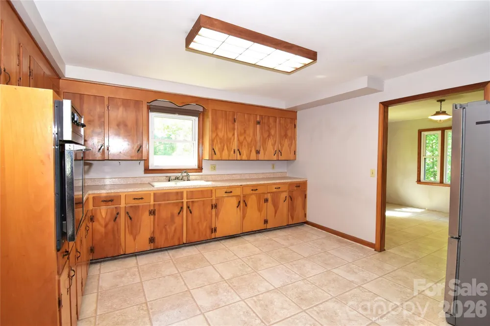 605 S Buena Vista Drive Hendersonville, NC 28792