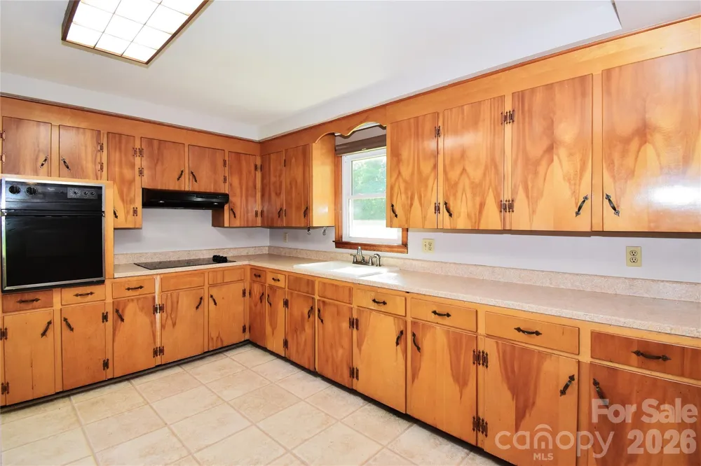 605 S Buena Vista Drive Hendersonville, NC 28792