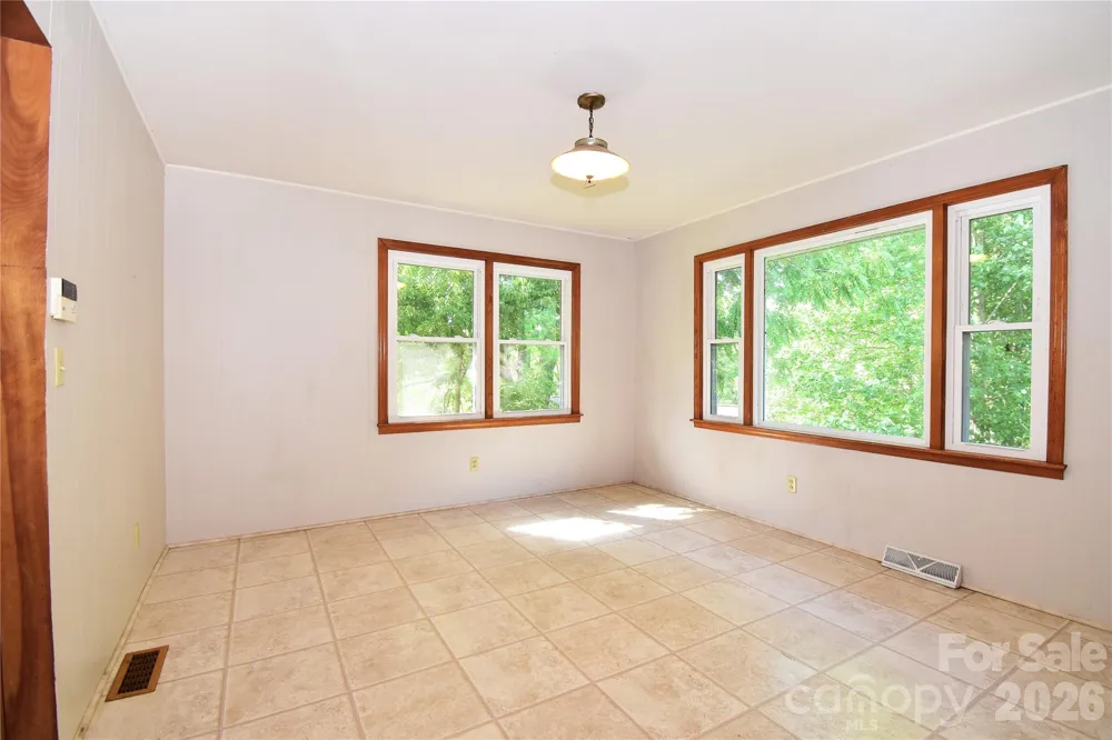 605 S Buena Vista Drive Hendersonville, NC 28792
