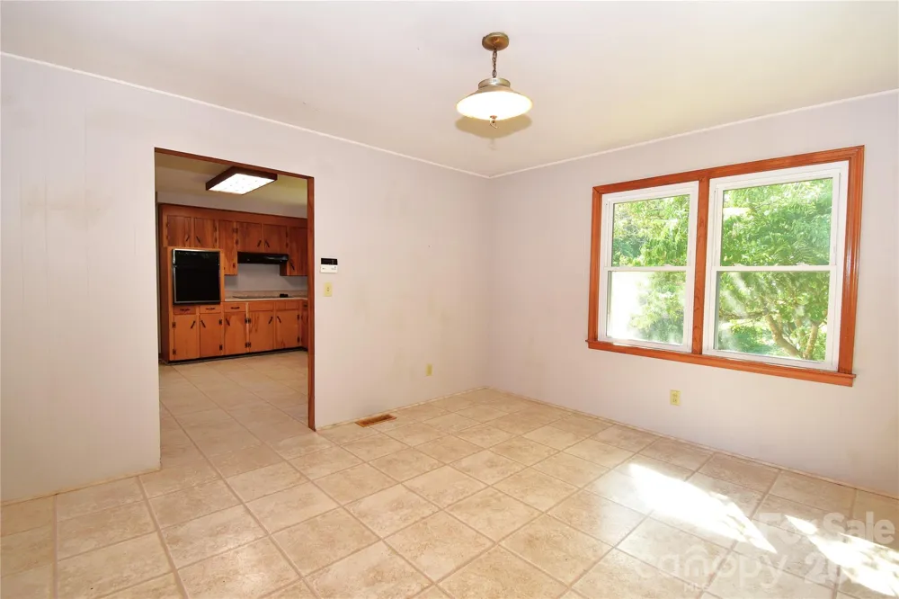 605 S Buena Vista Drive Hendersonville, NC 28792