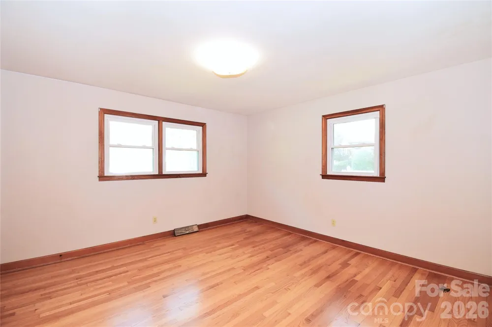 605 S Buena Vista Drive Hendersonville, NC 28792