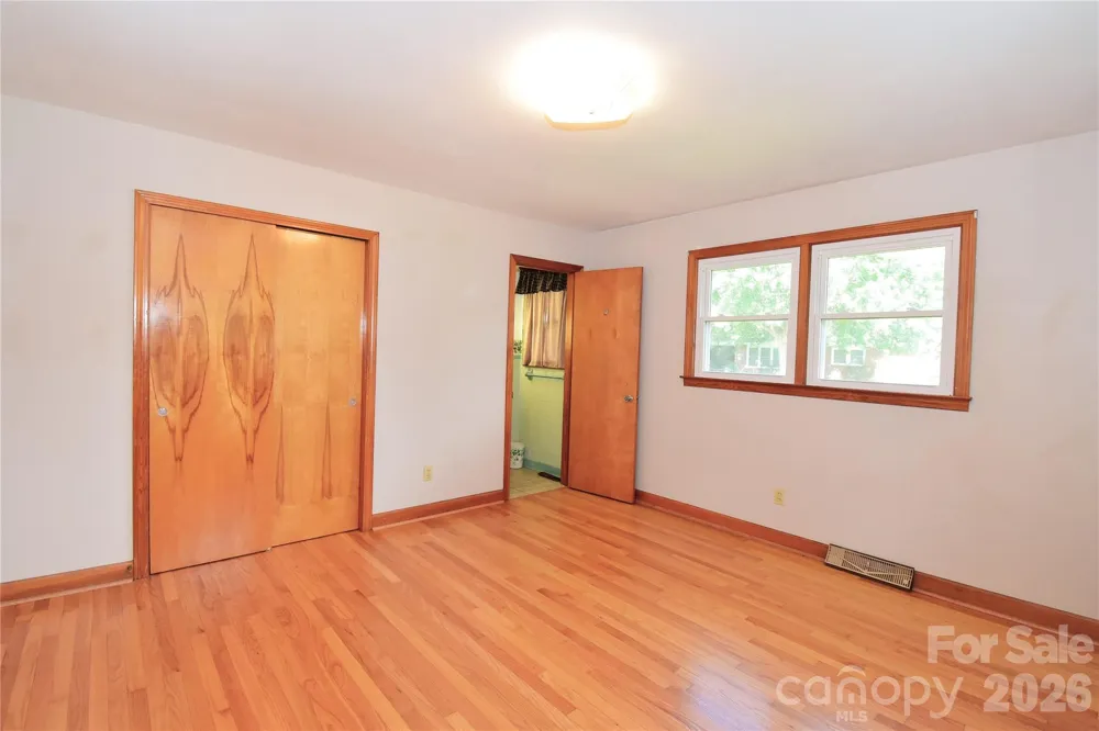605 S Buena Vista Drive Hendersonville, NC 28792