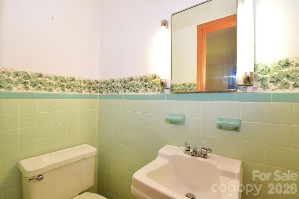 605 S Buena Vista Drive Hendersonville, NC 28792