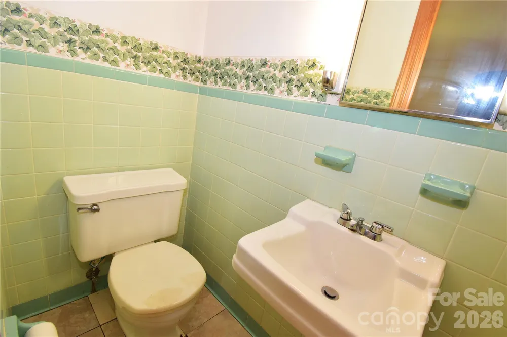 605 S Buena Vista Drive Hendersonville, NC 28792