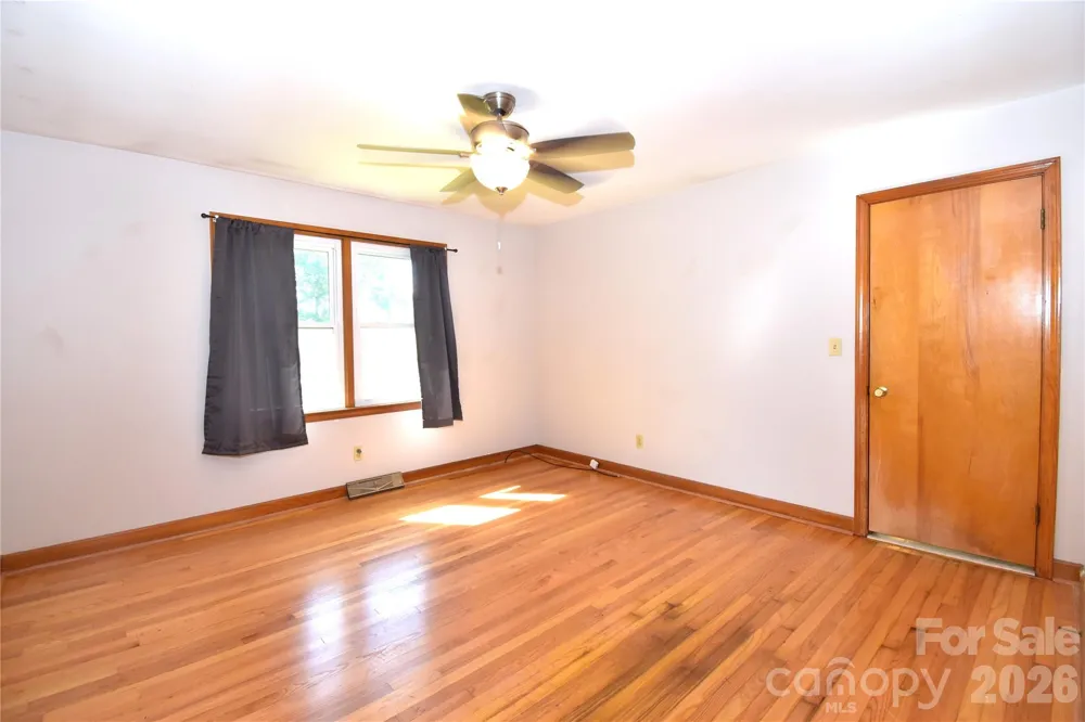 605 S Buena Vista Drive Hendersonville, NC 28792