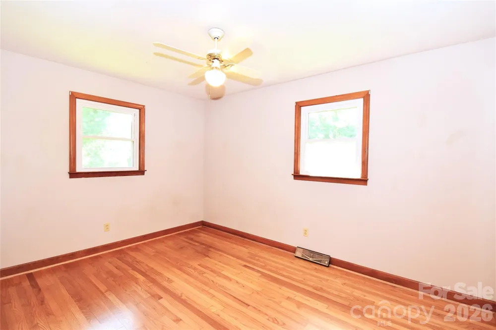 605 S Buena Vista Drive Hendersonville, NC 28792