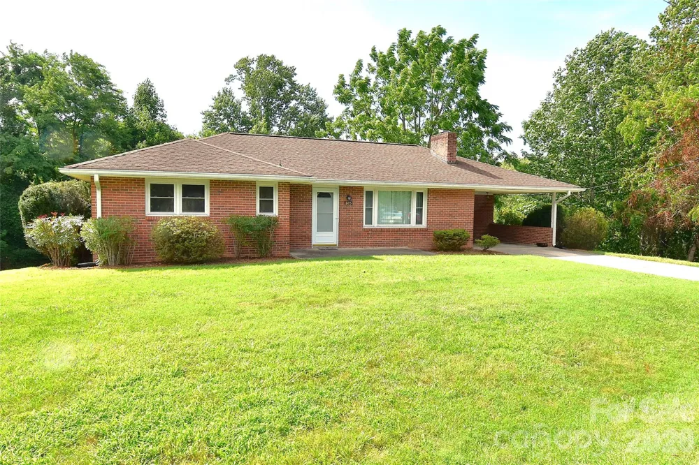 605 S Buena Vista Drive Hendersonville, NC 28792