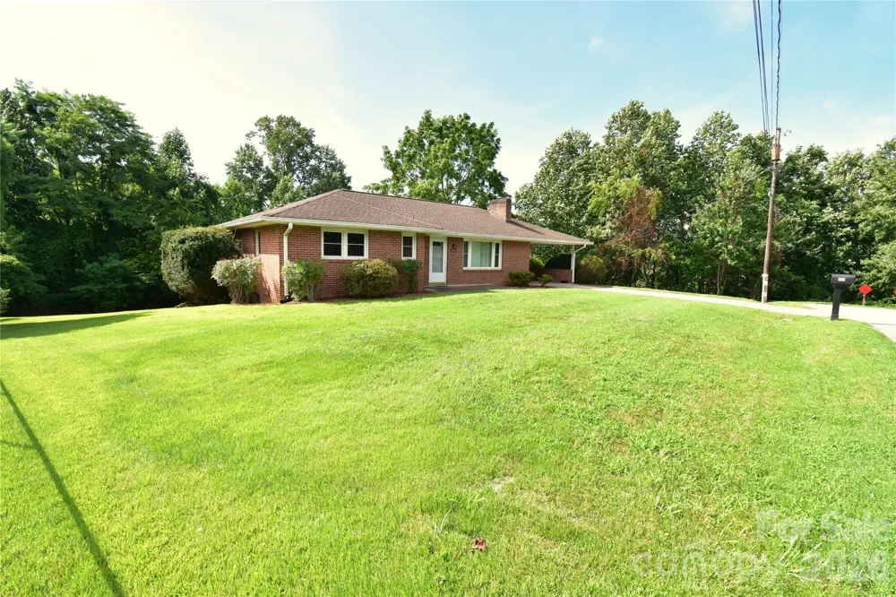 605 S Buena Vista Drive Hendersonville, NC 28792