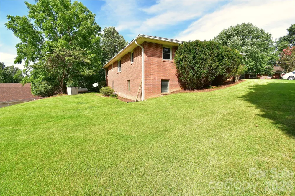 605 S Buena Vista Drive Hendersonville, NC 28792