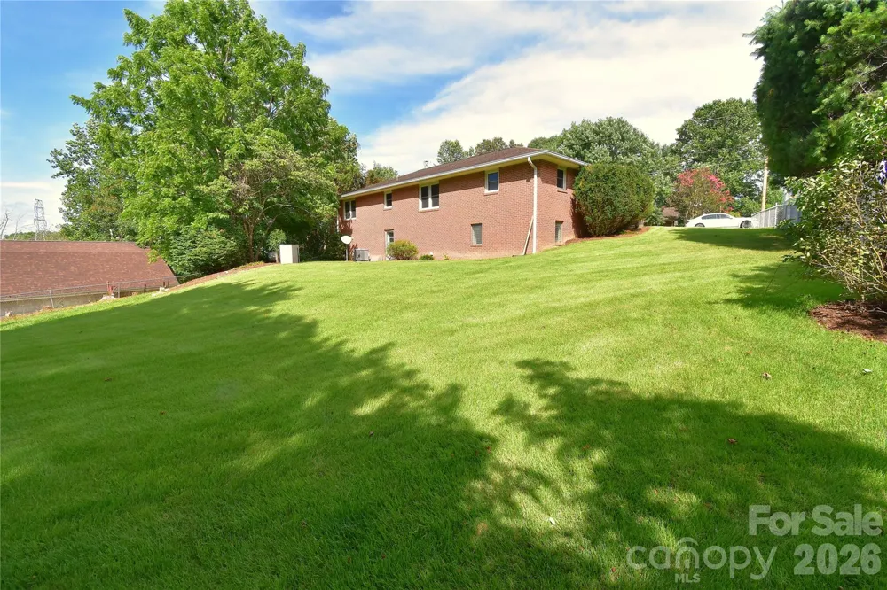 605 S Buena Vista Drive Hendersonville, NC 28792