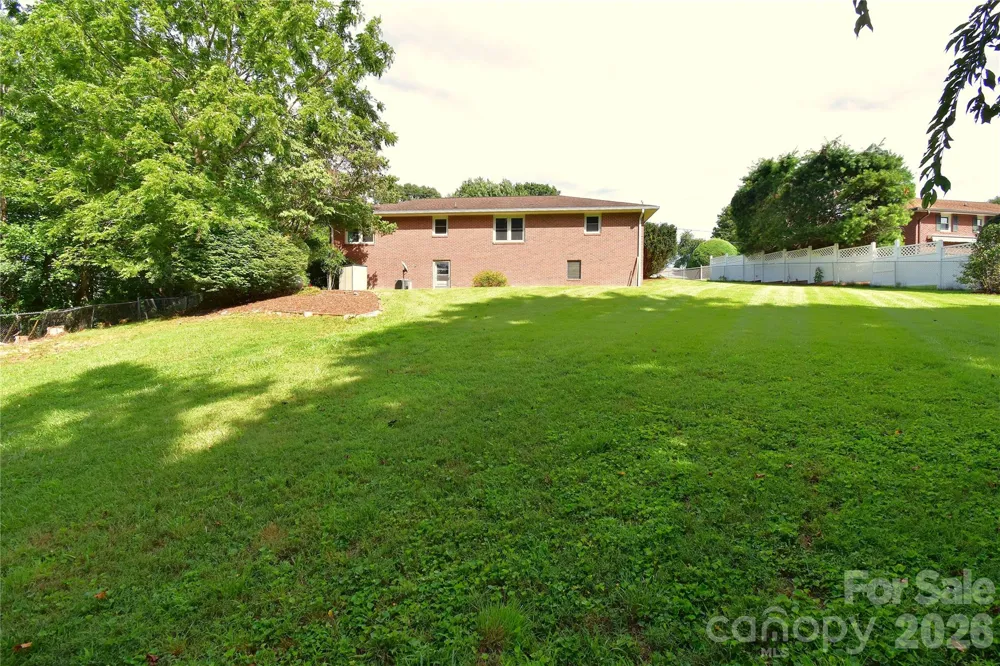 605 S Buena Vista Drive Hendersonville, NC 28792