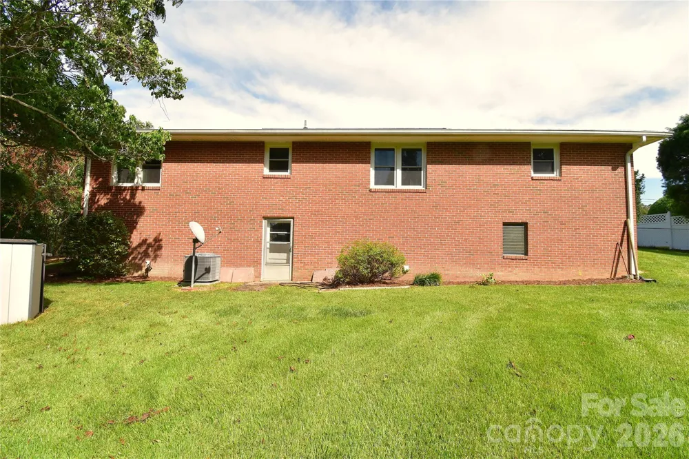 605 S Buena Vista Drive Hendersonville, NC 28792