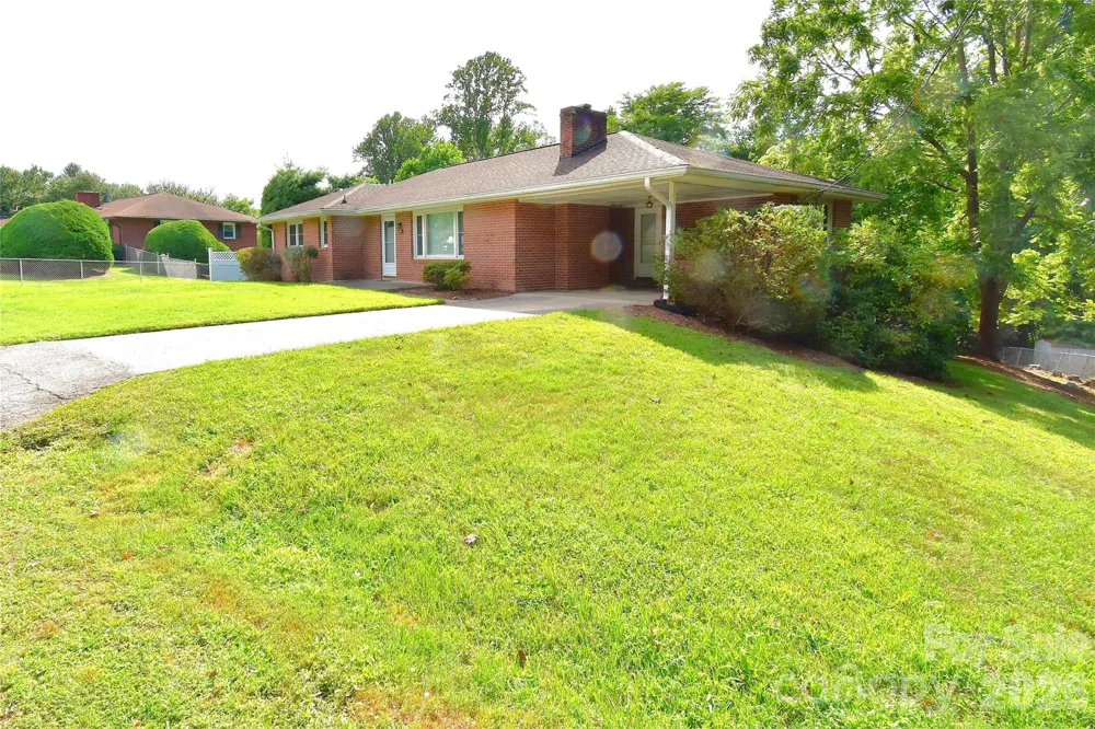 605 S Buena Vista Drive Hendersonville, NC 28792