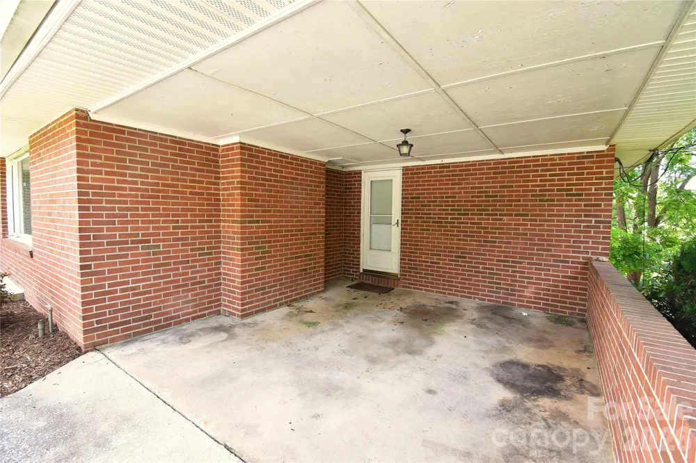 605 S Buena Vista Drive Hendersonville, NC 28792