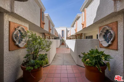 3271 Sawtelle Boulevard #204