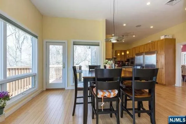 192 Stonehurst Drive Tenafly, NJ 07670
