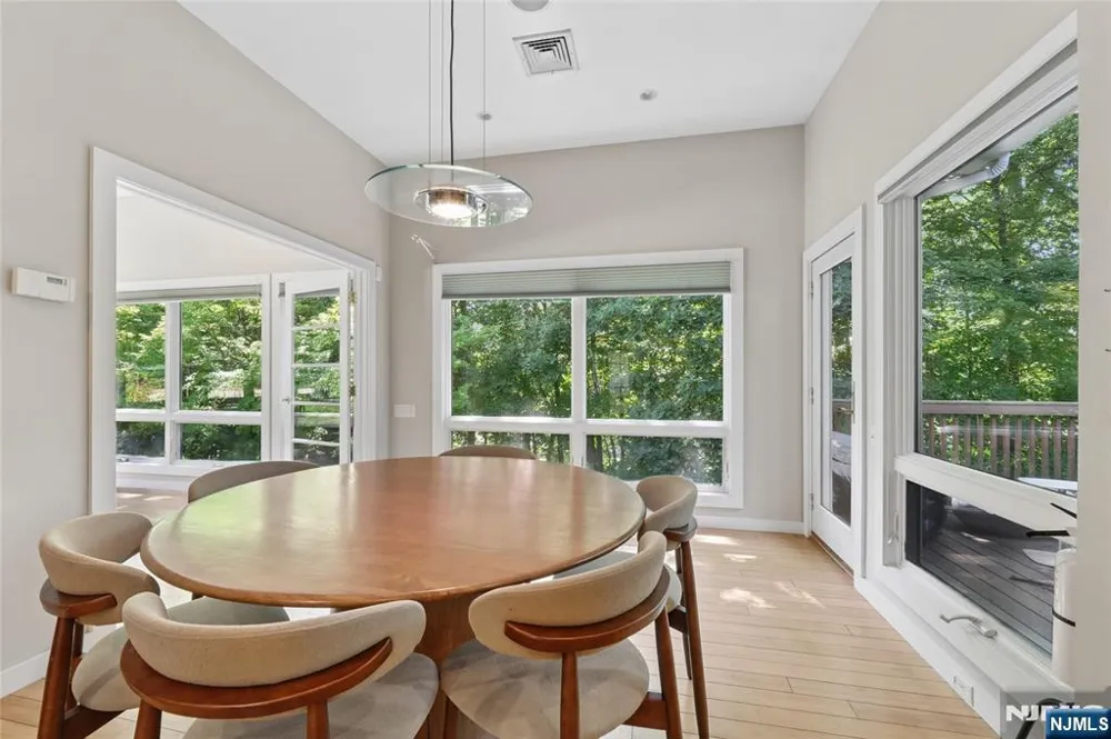 192 Stonehurst Drive Tenafly, NJ 07670