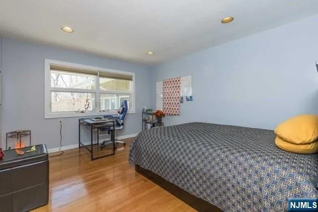 192 Stonehurst Drive Tenafly, NJ 07670
