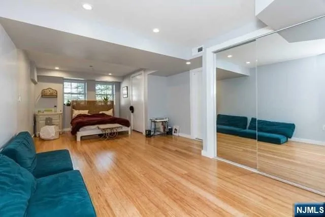 192 Stonehurst Drive Tenafly, NJ 07670