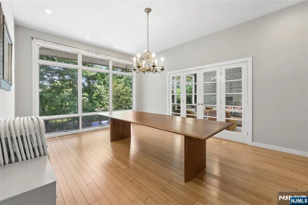 192 Stonehurst Drive Tenafly, NJ 07670