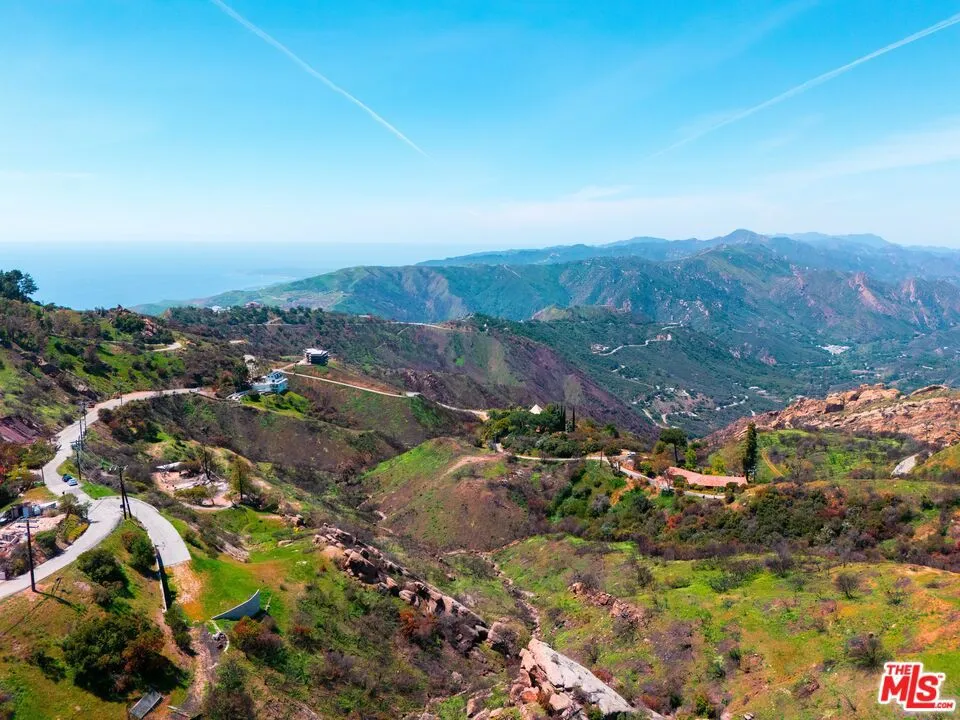 24775 W Saddle Peak Road Malibu, CA 90265