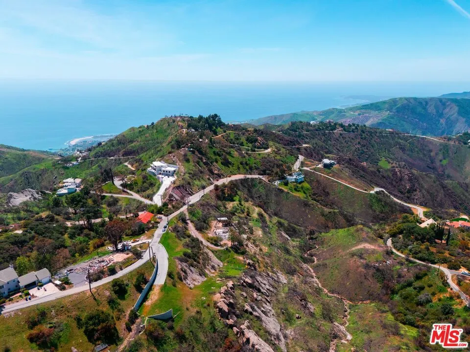 24775 W Saddle Peak Road Malibu, CA 90265