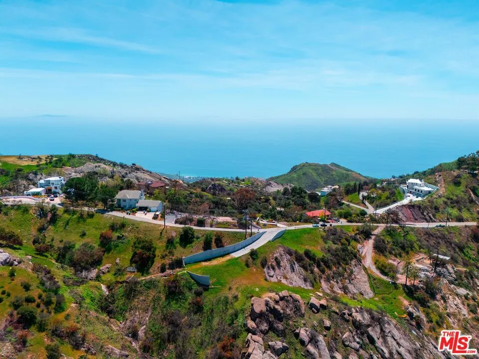 24775 W Saddle Peak Road Malibu, CA 90265