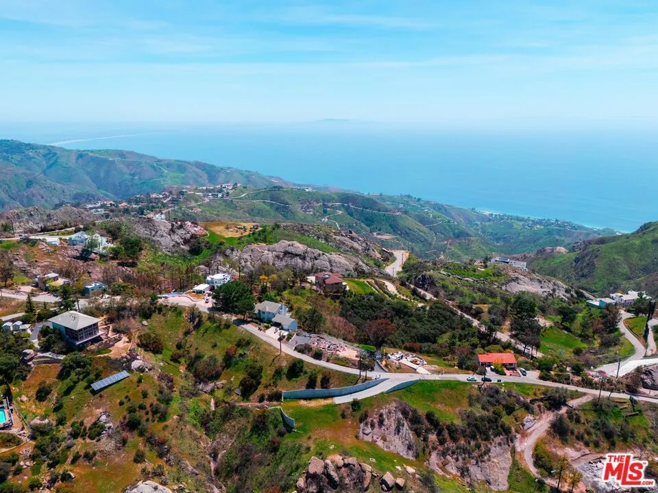 24775 W Saddle Peak Road Malibu, CA 90265