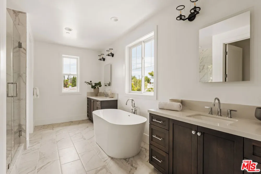 11729 Hartsook Street Valley Village, CA 91607