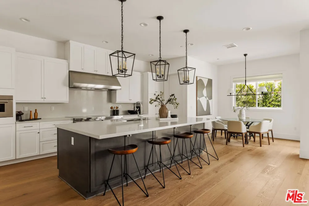 11729 Hartsook Street Valley Village, CA 91607
