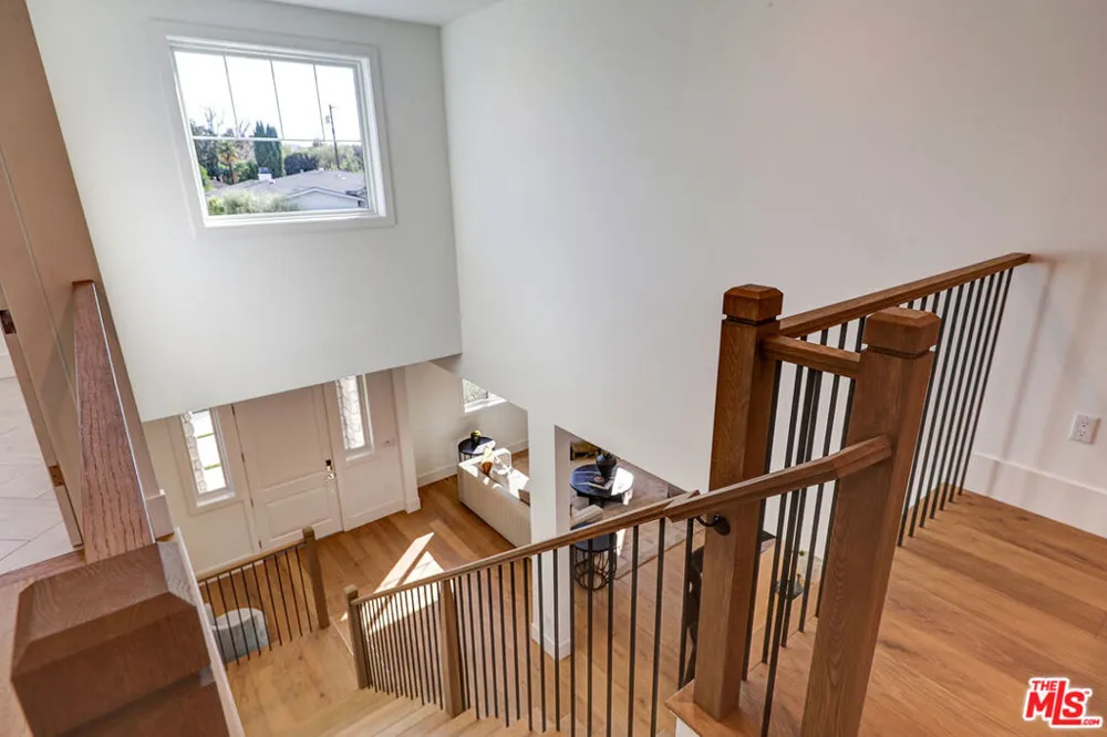 11729 Hartsook Street Valley Village, CA 91607