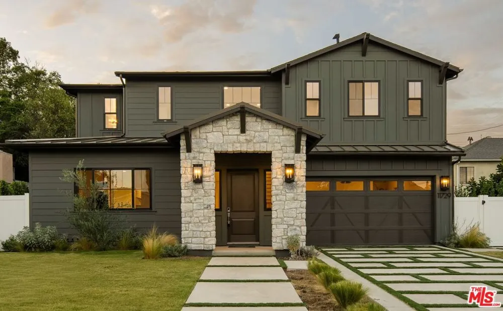 11729 Hartsook Street Valley Village, CA 91607