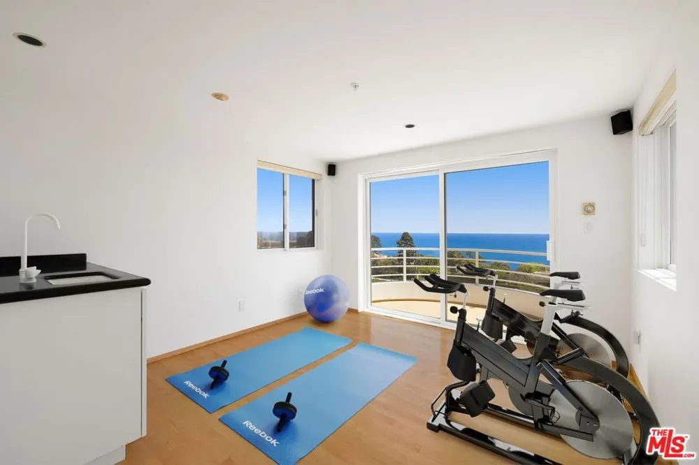 29035 Cliffside Drive Malibu, CA 90265