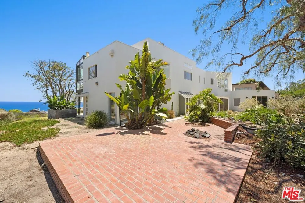 29035 Cliffside Drive Malibu, CA 90265