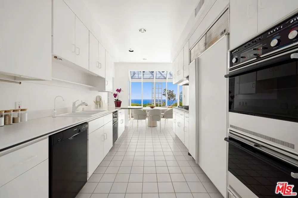 29035 Cliffside Drive Malibu, CA 90265