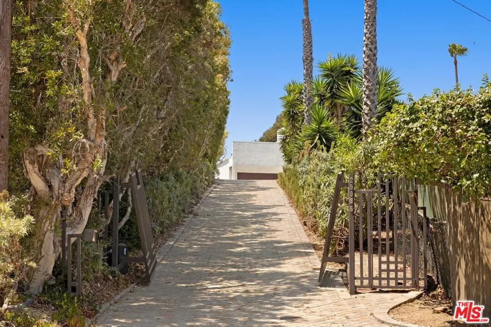 29035 Cliffside Drive Malibu, CA 90265