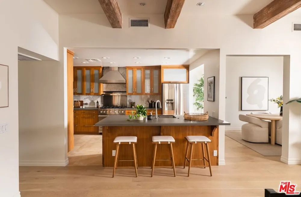 1692 Michael Lane Los Angeles, CA 90272